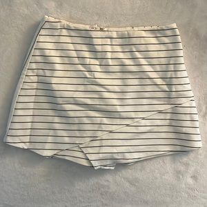 LULU’S skort Xs